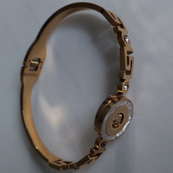 Luxury design Gold Tone Bangle - Picture 11 of 12